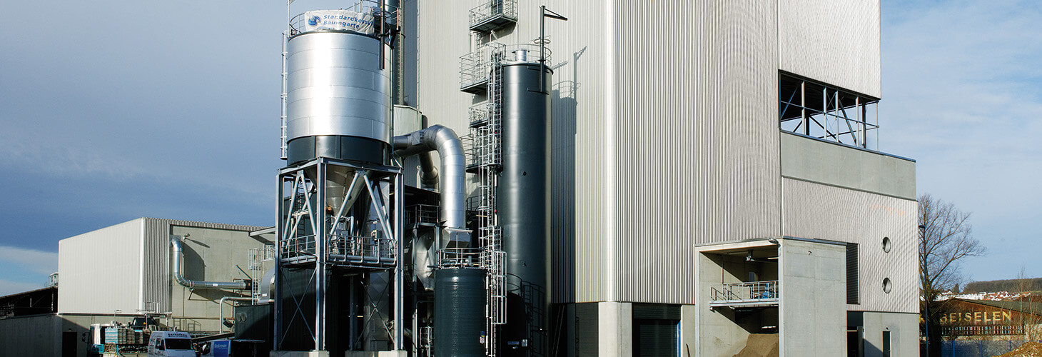 Biomasse-Heizkraftwerk II der FUG mit Silo, Abgasreinigung und Kesselhaus